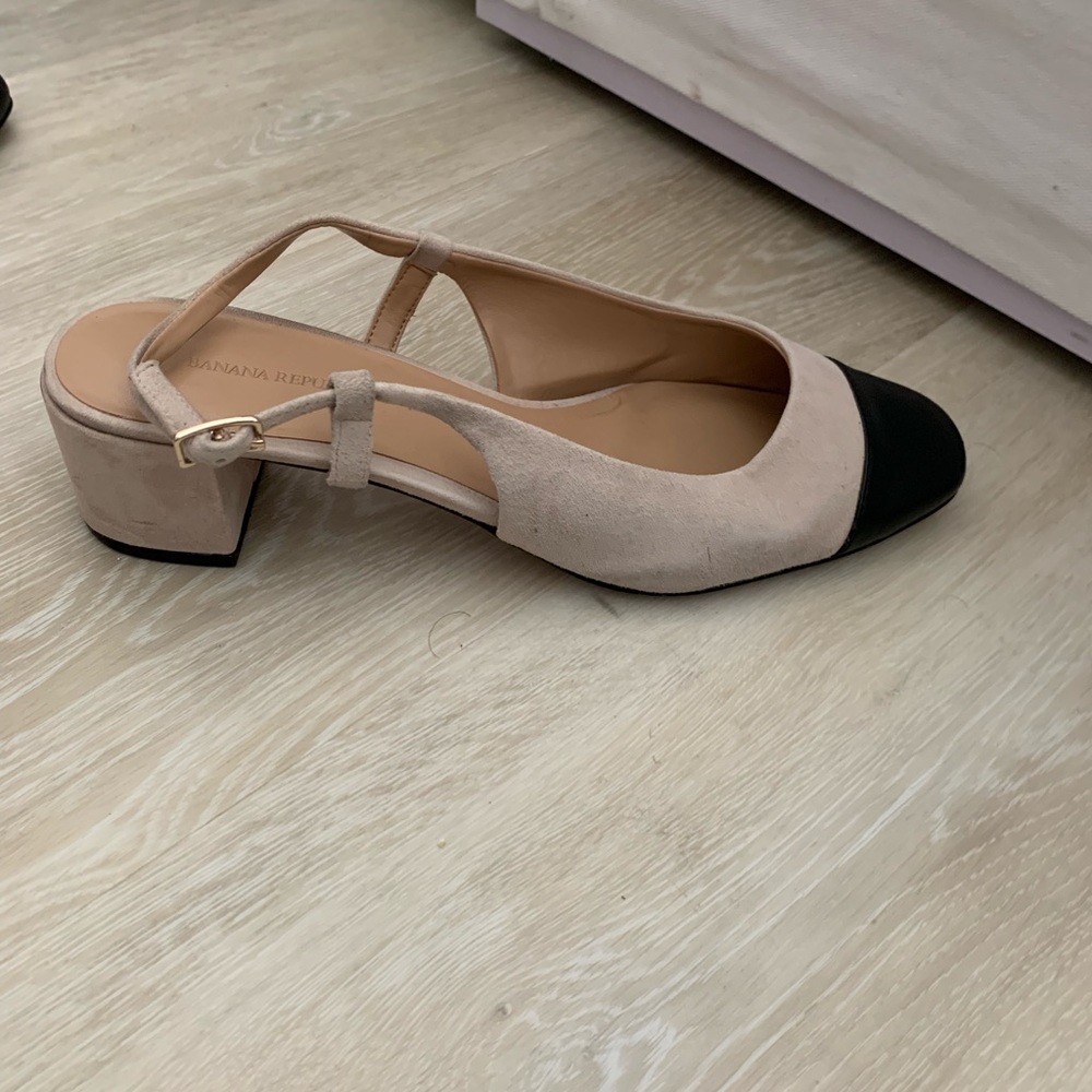 Banana Republic Two-Tone Slingback Kitten Heel 9M